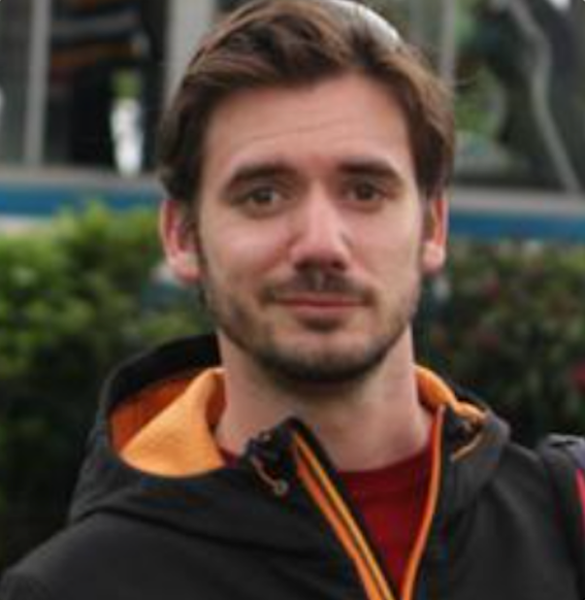 Alex, Hôtel local & Conseiller clientèle