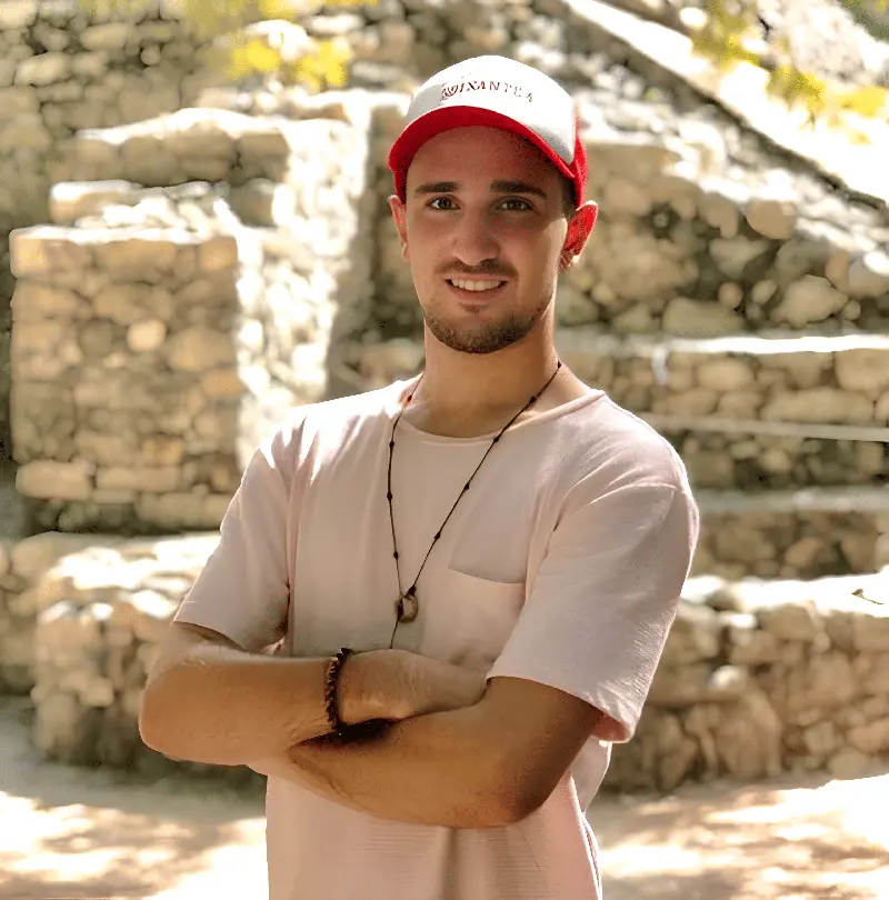 Nicolas, Consulente