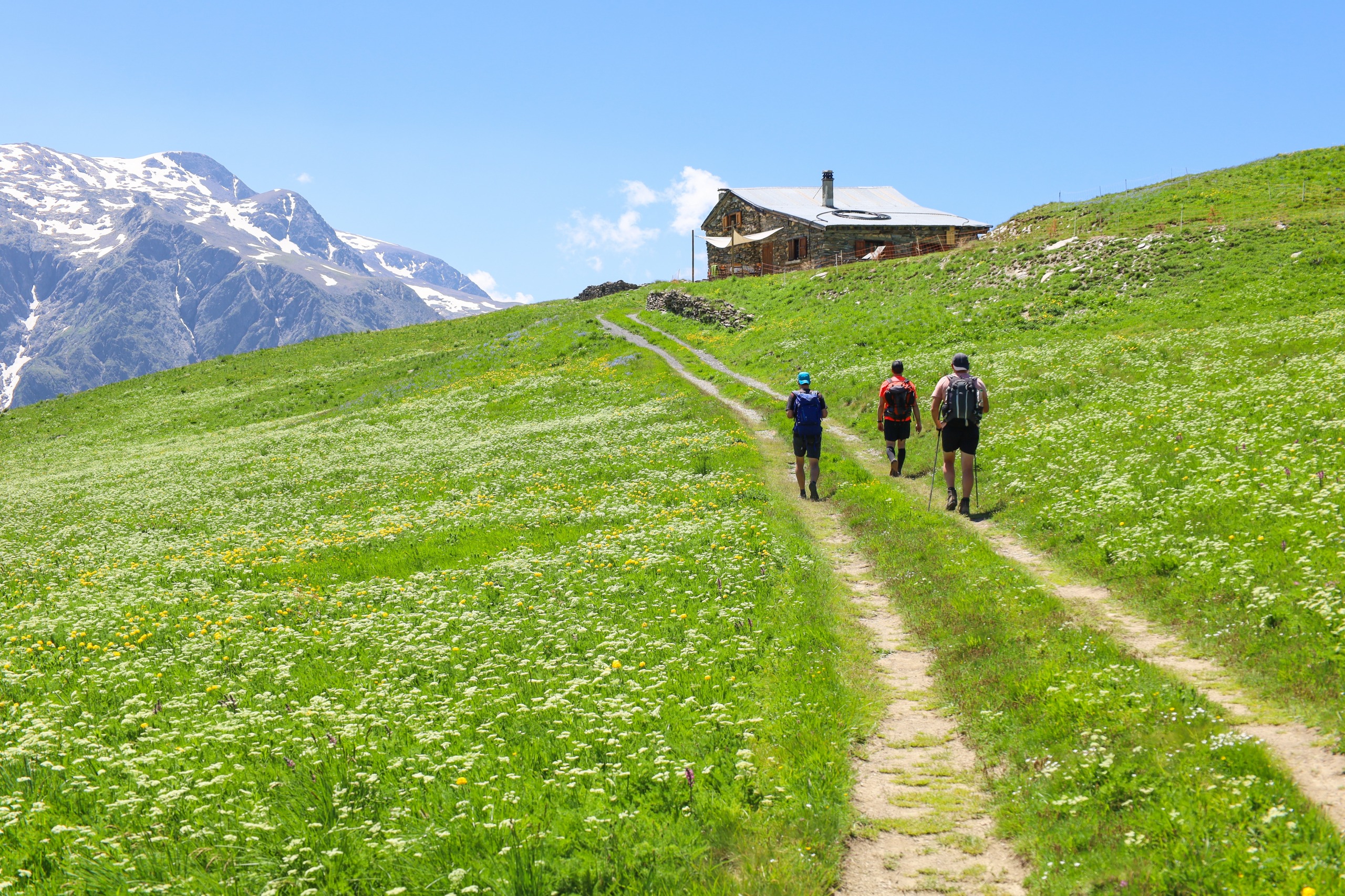 Qu’est-ce que le slow travel et pourquoi le pratiquer en France ?