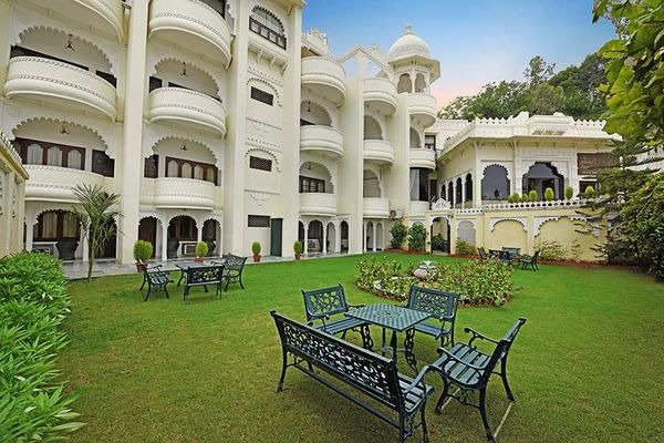 Hotel Swaroop Vilas