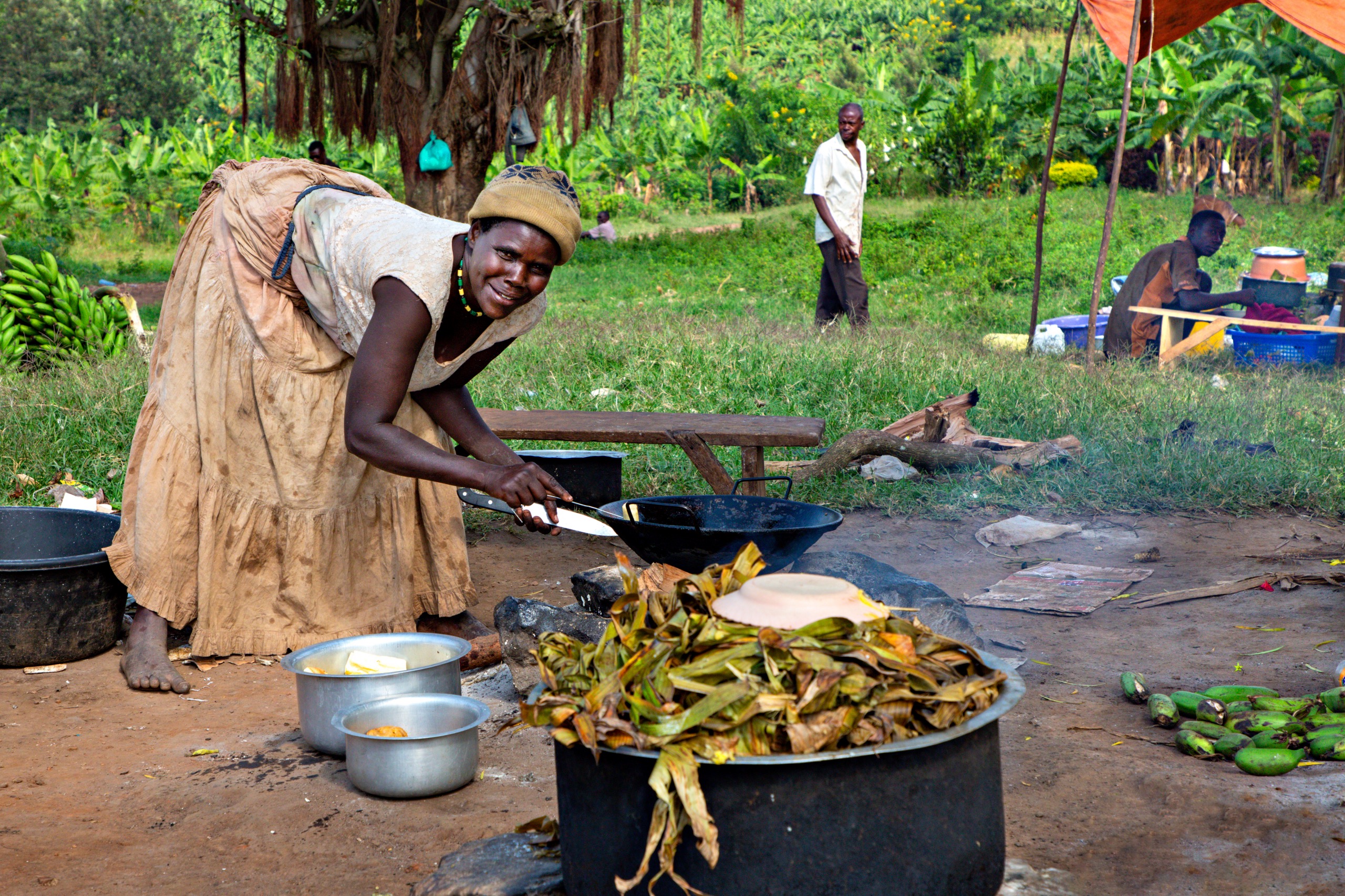 What to Eat While Traveling in Uganda? Local Specialties to Try