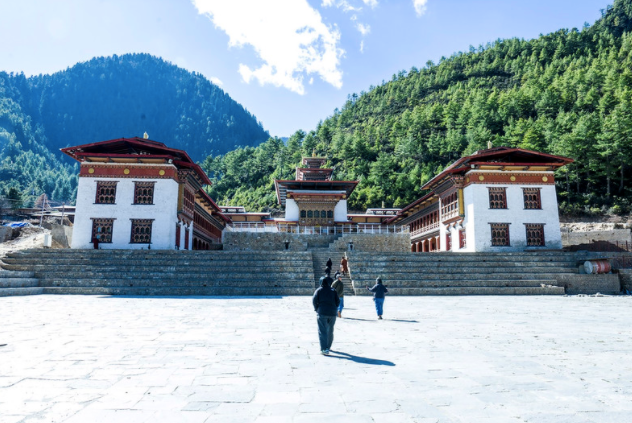 Le temple blanc et le temple noir de la vallée de Haa