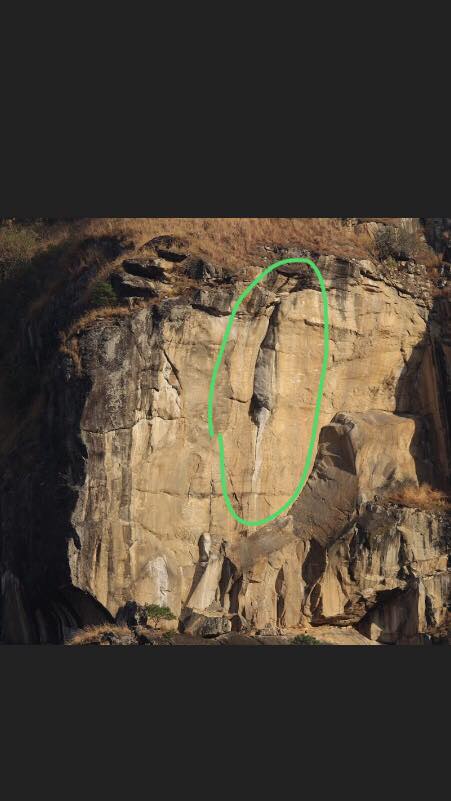 L'histoire lunaire de la falaise en forme de pudendum féminin, dans le gewog de Jamkhar