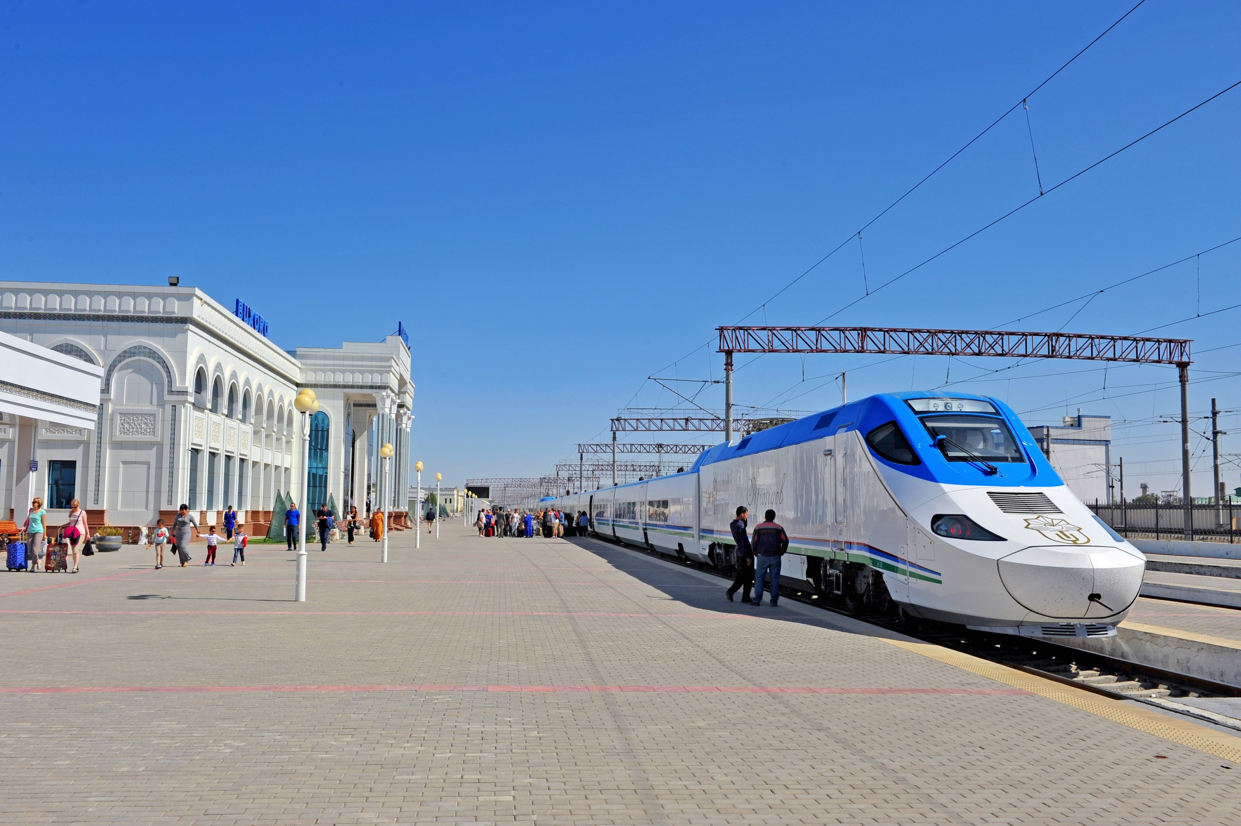 Voyager en train à travers l'Ouzbékistan : tout savoir