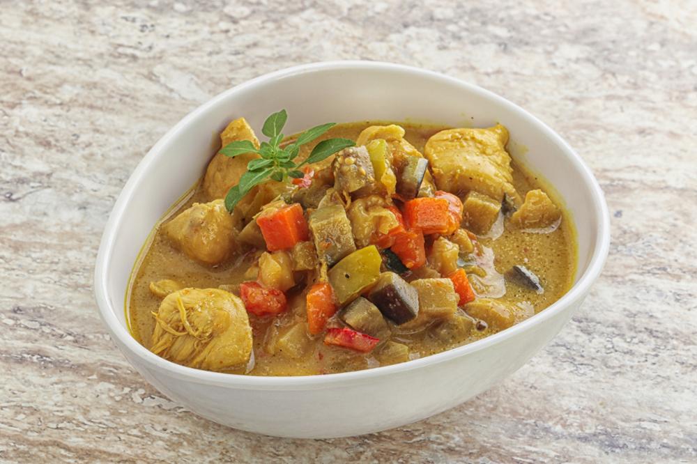 Curry thaï : quelles différences entre le curry rouge, vert et jaune ?
