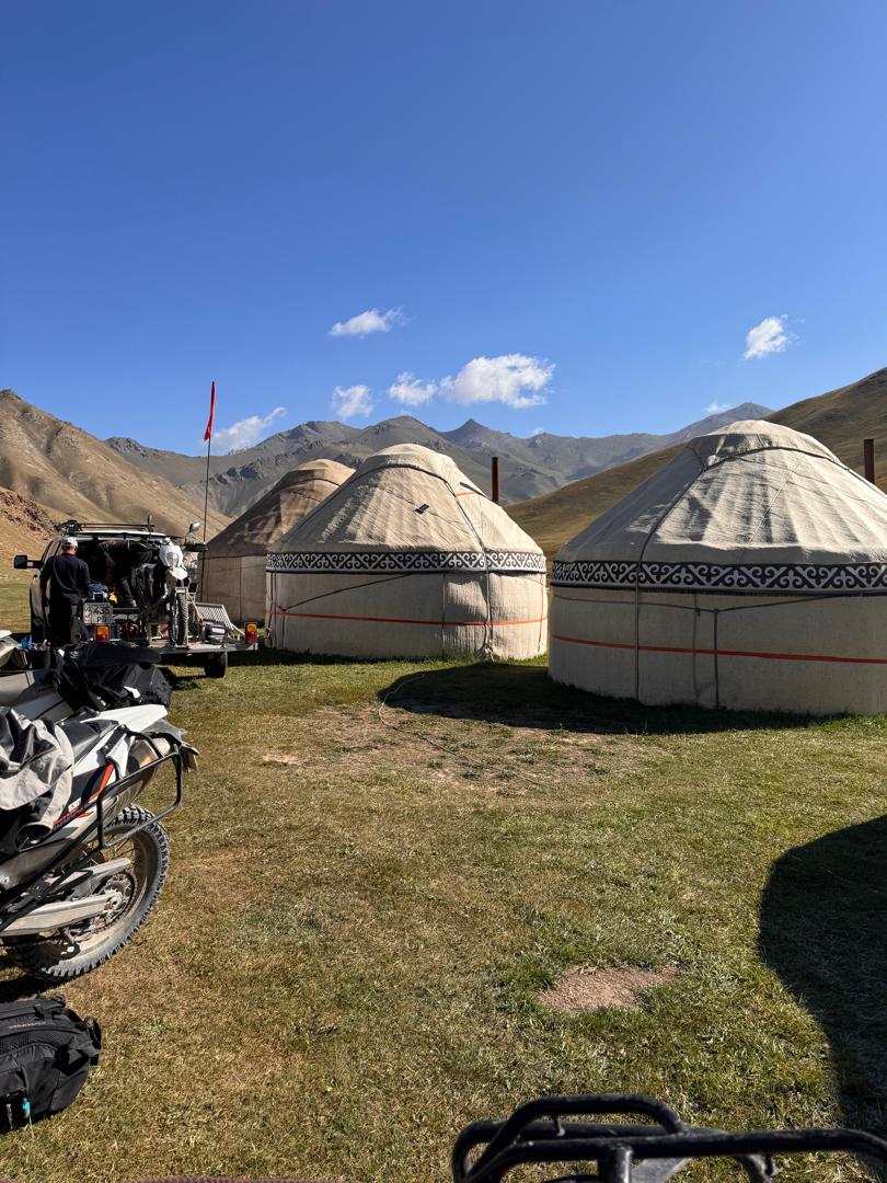 Chez Nazira : Notre camp de yourtes