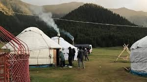 Golden Yurt : Camp de yourtes à Jeti