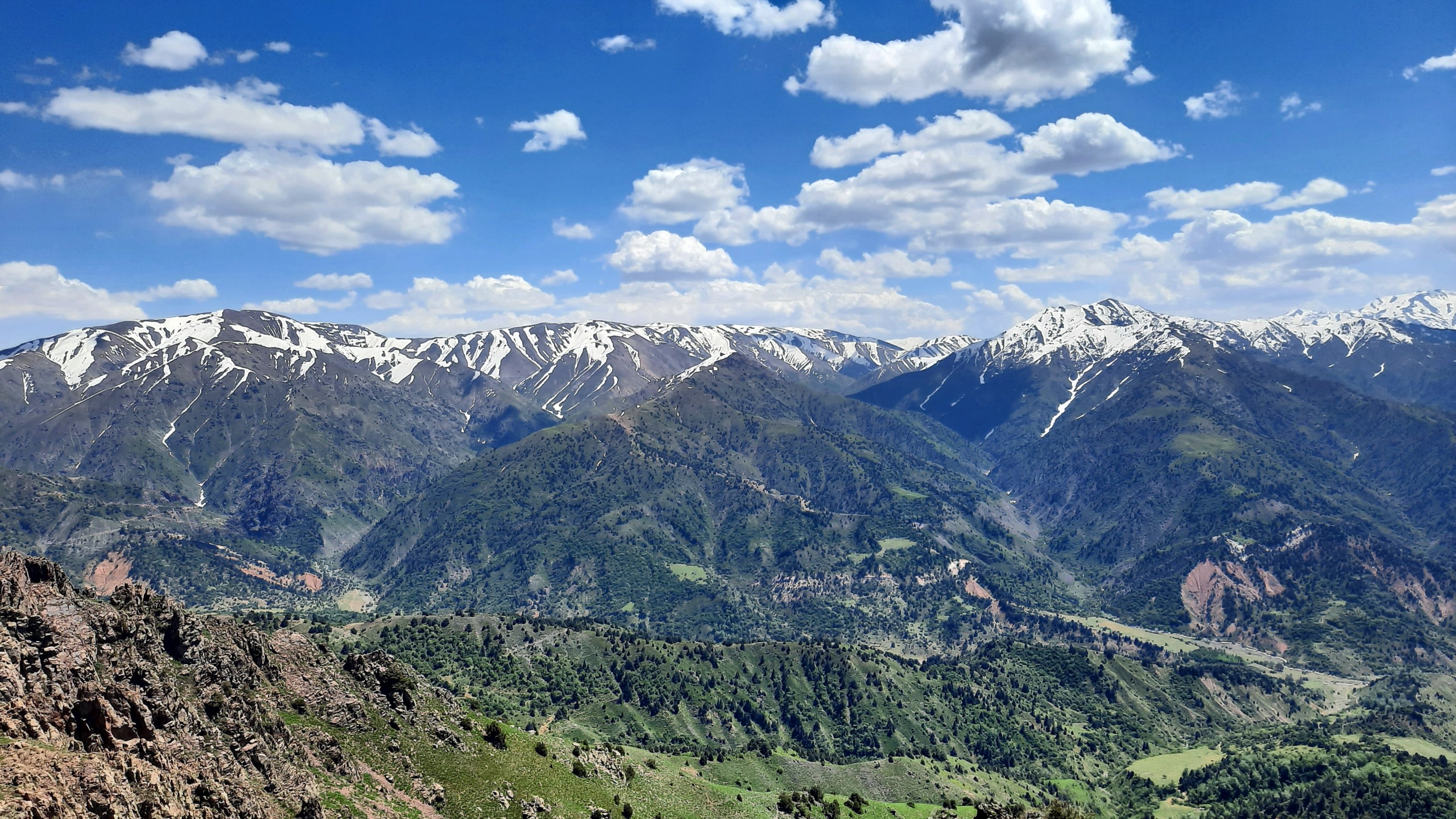 Randonnée à Tian Shan : treks et conseils pour réussir une ascension aux Monts Célestes