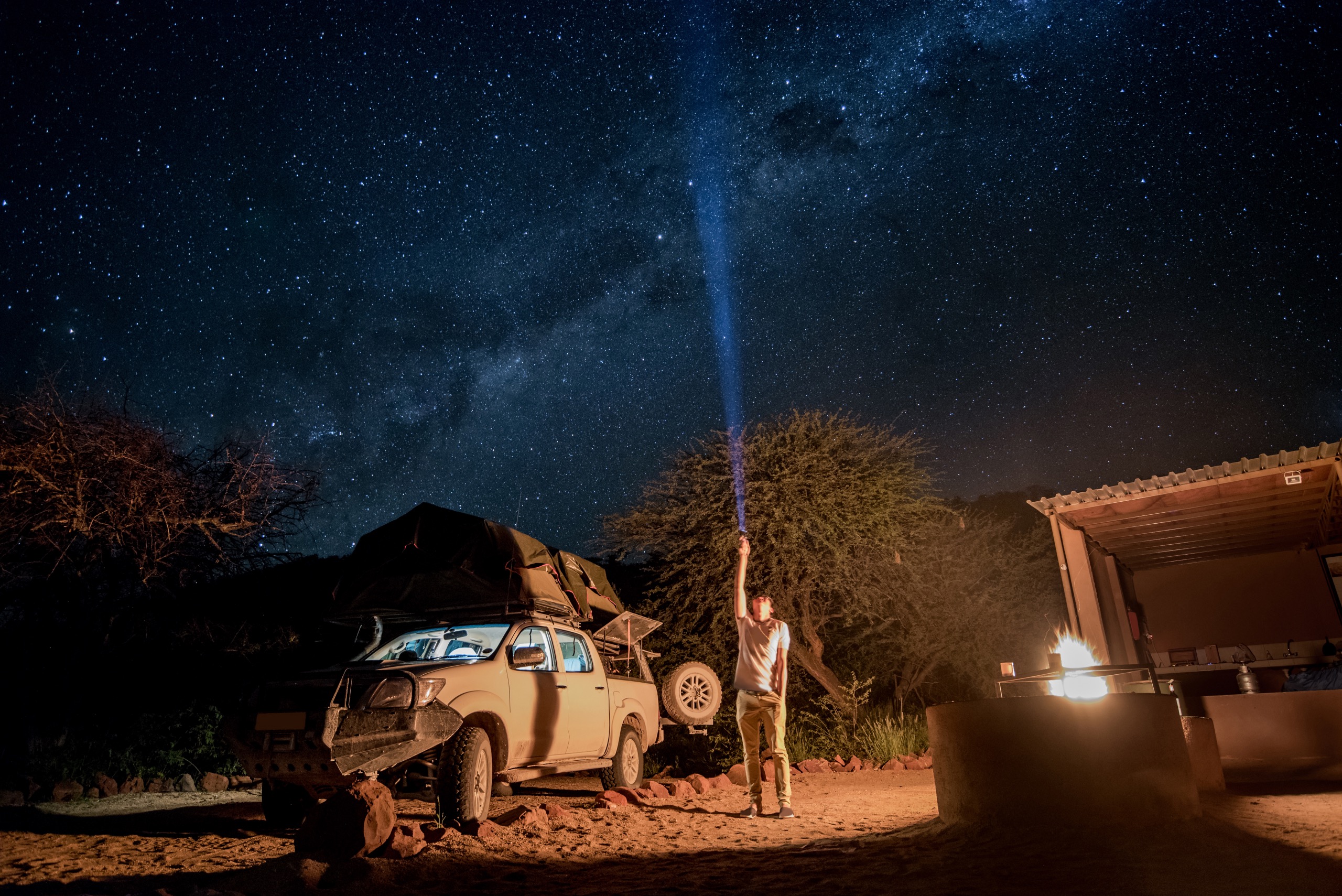 Camper en Namibie avec un véhicule équipé d’une tente de toit : notre guide pratique