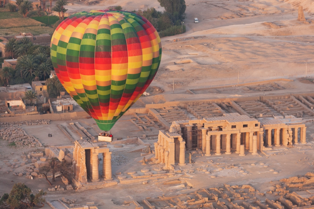 Discovering ancient Thebes by hot air balloon: practical tips for a successful flight!