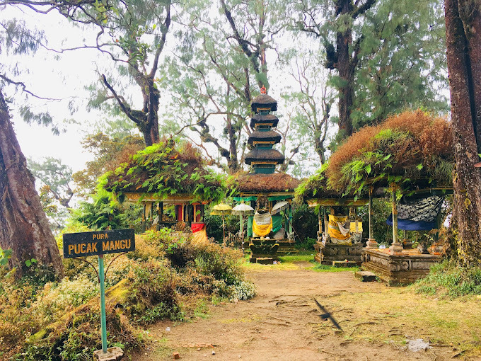 Pura Puncak Mangu