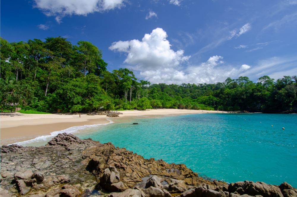 Las 5 playas más hermosas de Java para el descanso: Cincuenta tonos de azul