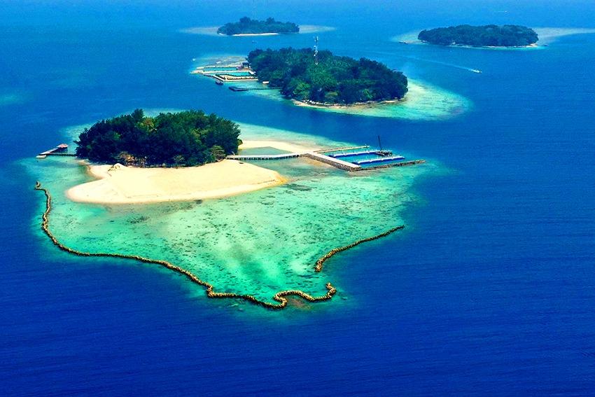 Las 5 playas más hermosas de Java para el descanso: Cincuenta tonos de azul