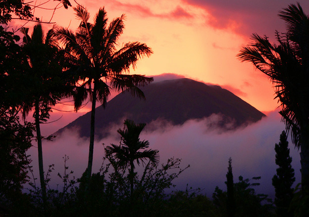 Volcans du Lokon et Empung
