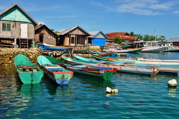 Pequeño pueblo de Bajo, en el archipiélago de Sulawesi