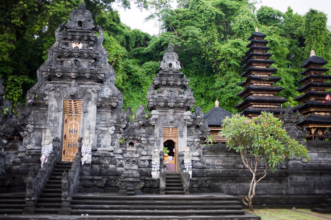 Temple de Goa Lawah