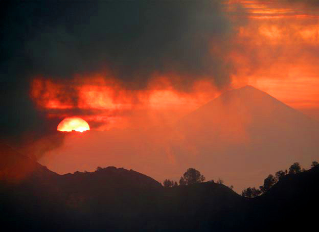 Ascenso del volcán Agung
