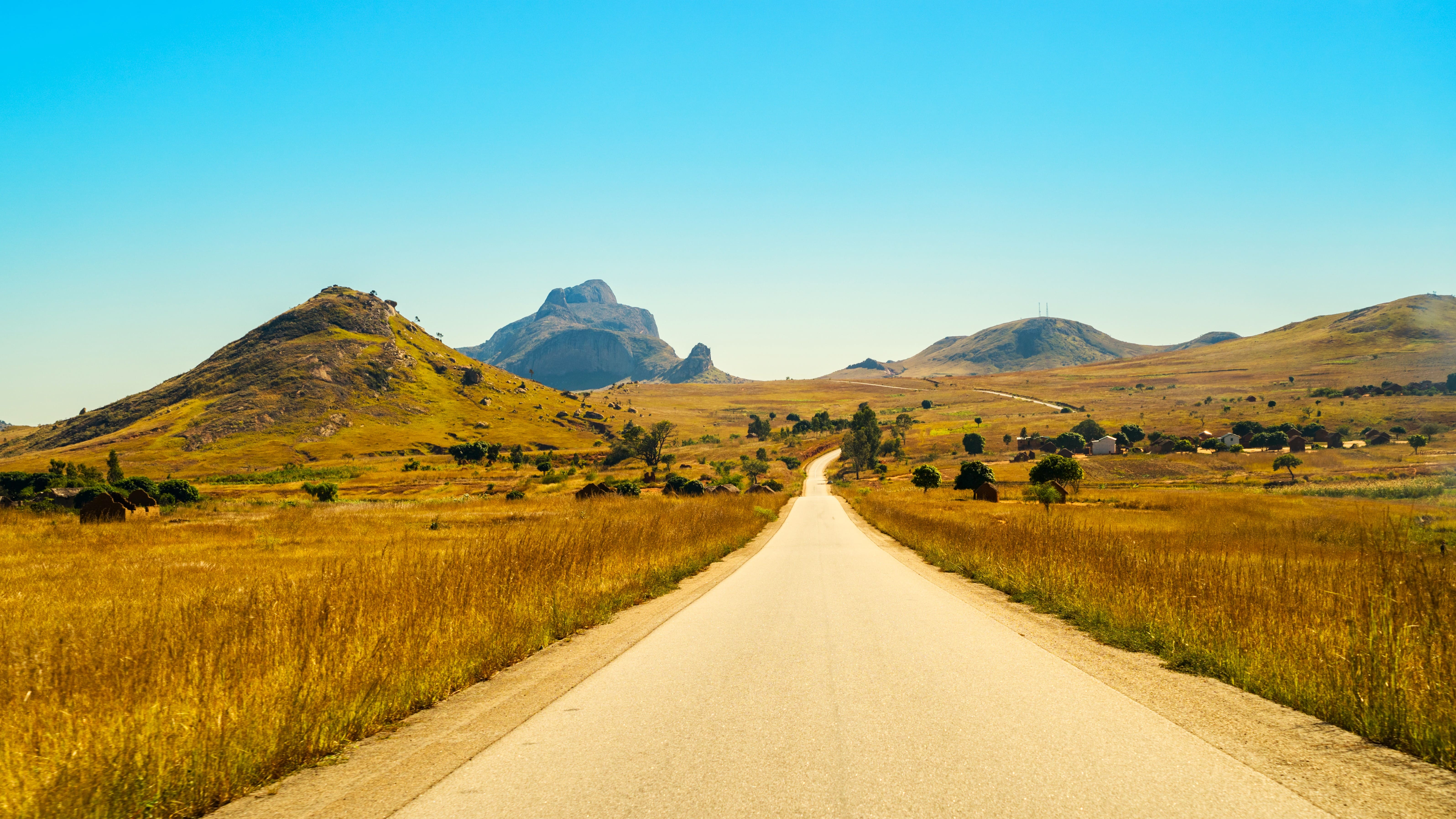 Paysage de la région Sud et RN7 en Madagascar