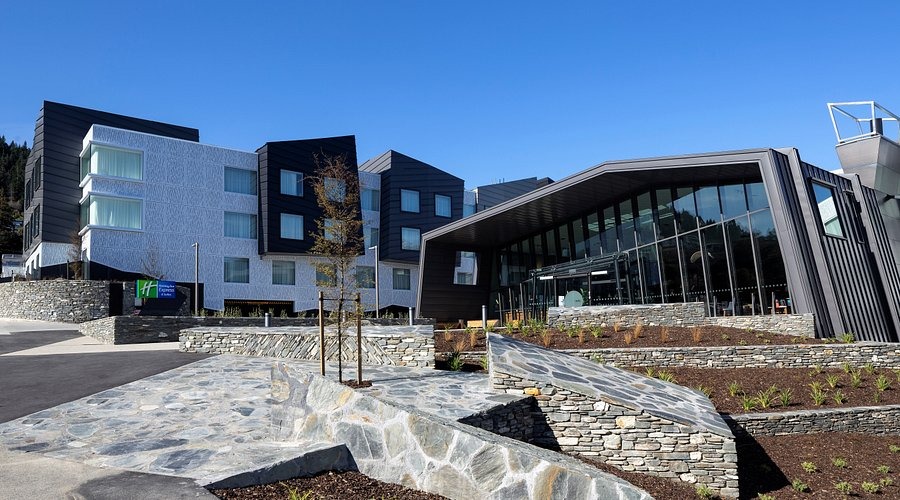 Holiday Inn Express & Suites Queenstown by IHG