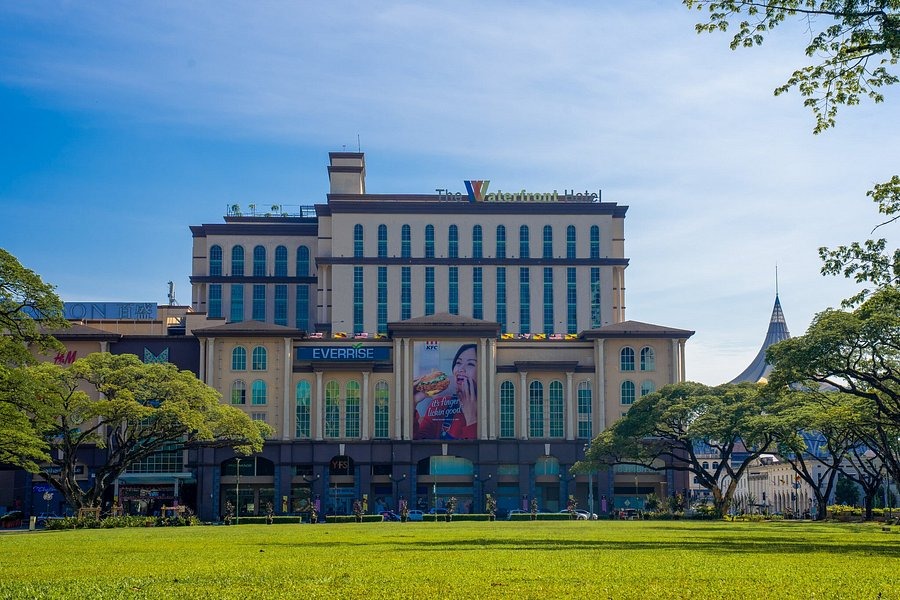 Waterfront Hotel