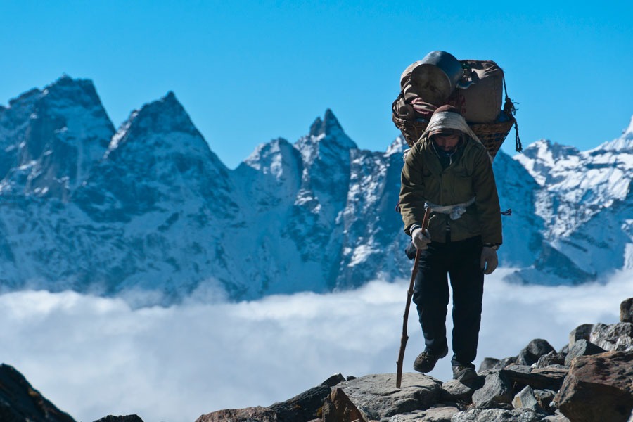 Il Nepal annuncia nuove regole per scalare l'Everest