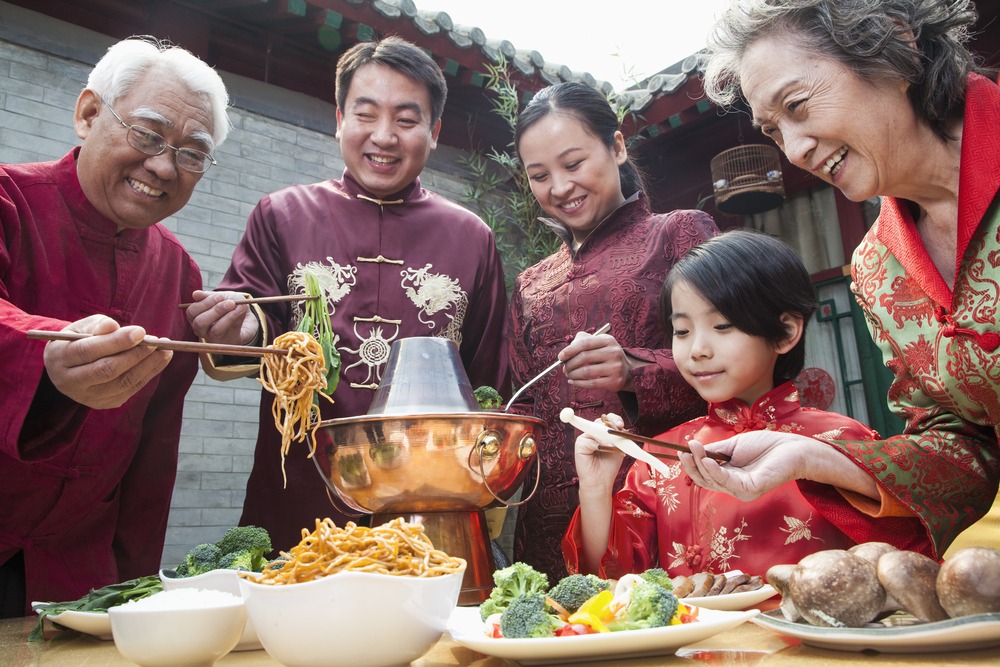Le regole d'uso per mangiare con le bacchette in China