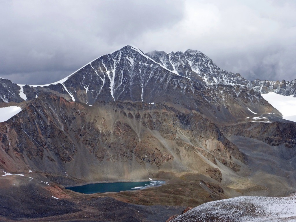 Kharkhiraa Mountain