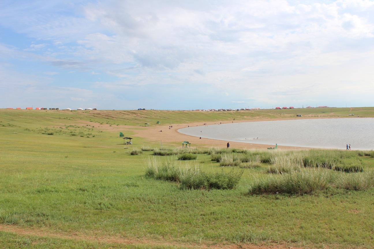 Le lac d'Avarga Toson