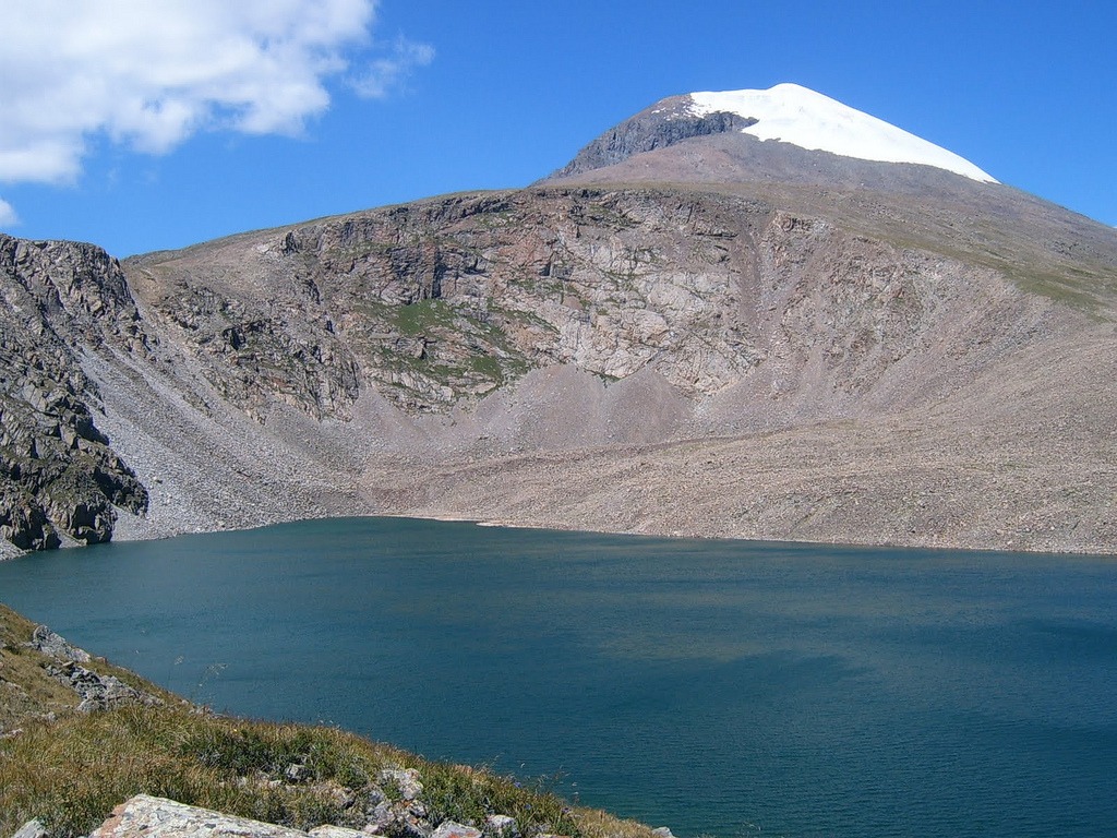 Badarkhundaga Lake