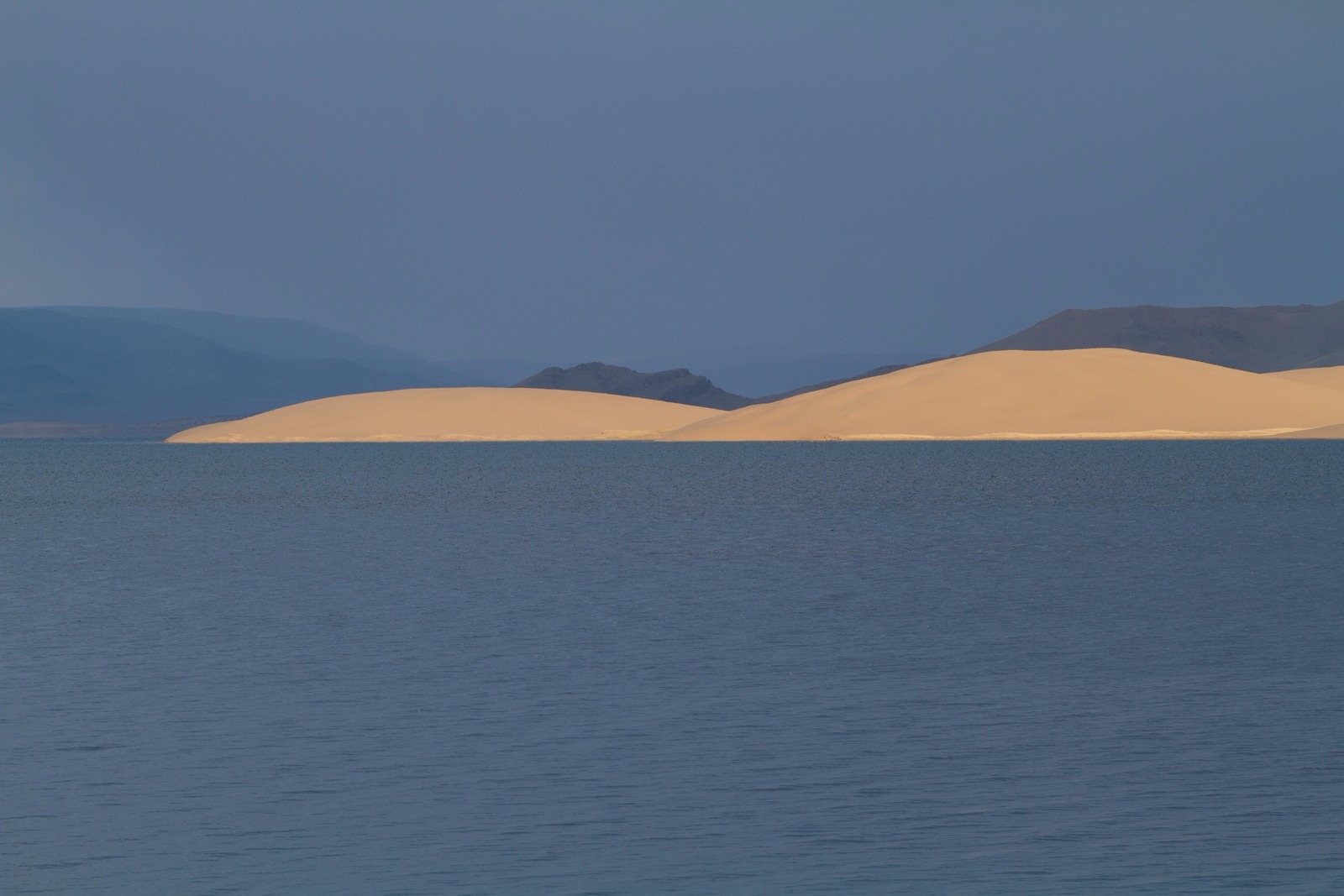 Le lac de Bayan Nuur