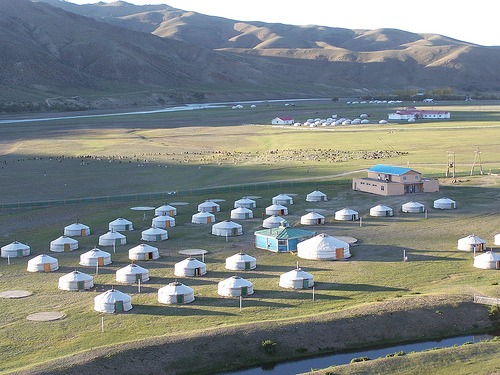 Camp de yourtes Anar