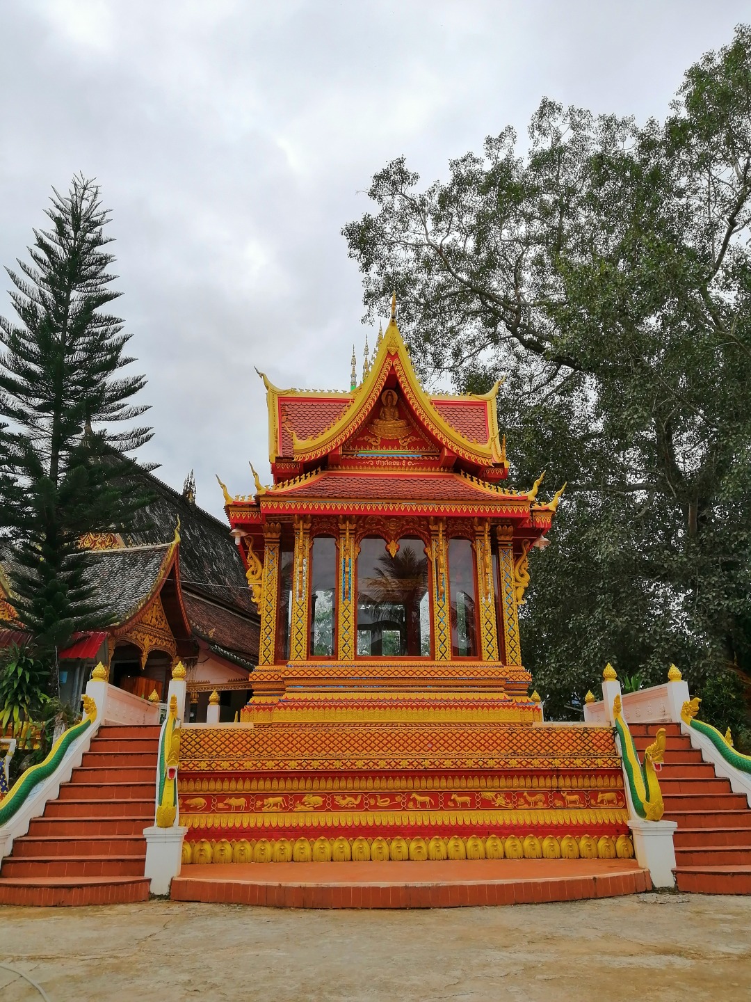 Vat Pha Singkham